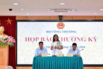 Công nghiệp tăng tốc, xuất khẩu tiếp tục là điểm sáng