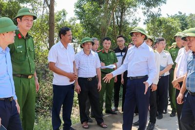 Chủ tịch tỉnh Nghệ An thị sát và yêu cầu dừng hoạt động 9 điểm bến, mỏ cát
