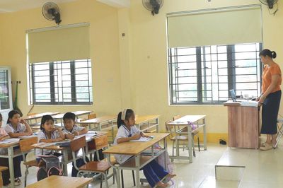 Phụ huynh nhận sai sau 1 tháng cho con nghỉ học vì sáp nhập trường ở Nghệ An