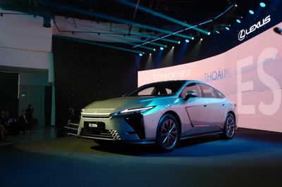 Cận cảnh Lexus ES thế hệ mới tại Việt Nam, giá từ 2,34 tỷ đồng