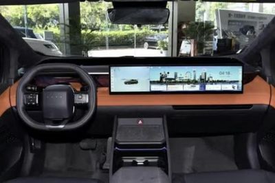 Cạnh tranh Toyota Camry, sedan cao cấp công nghệ điện hóa giá bán có tạo được cơn lốc cạnh tranh trên thị trường