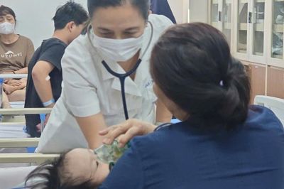 Nhân viên y tế chăm sóc trẻ sơ sinh hưởng phụ cấp ưu đãi nghề thế nào?