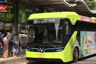 Hà Nội đẩy nhanh chuyển đổi sang xe buýt xanh