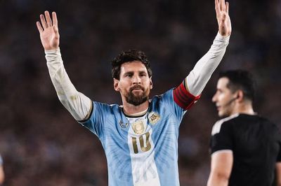 Không cần tìm người thay Messi