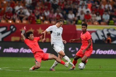 U23 bay cao, tuyển Trung Quốc lại chạm đáy