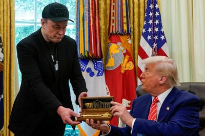 Ông Trump trao giải khoa học danh giá nhất nước Mỹ cho Elon Musk