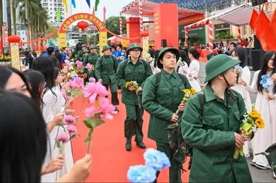 Đủ 18 tuổi, đang học lớp 10 tại cơ sở giáo dục nghề nghiệp-giáo dục thường xuyên công lập có được tạm hoãn gọi nhập ngũ?