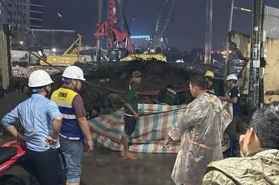 Vỡ tường bao dự án chung cư Bcons gây ngập bùn đất nhà dân