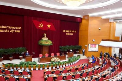 [Ảnh] Bế mạc Hội nghị lần thứ tư Ban Chấp hành Trung ương Đảng khóa XIV