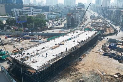 [Ảnh] Hai cầu vượt trên Vành đai 1 bước vào giai đoạn thi công kết cấu dầm