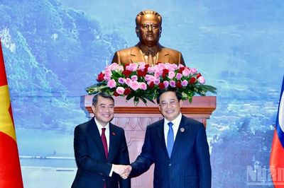 Việt Nam sẵn sàng hỗ trợ Lào tận dụng hiệu quả các cơ hội để phát triển nhanh và bền vững