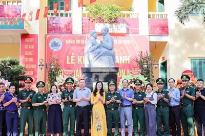 Đồng loạt khánh thành tượng đài 'Nghe lời non nước' tại các đơn vị Biên phòng ở Hải Phòng