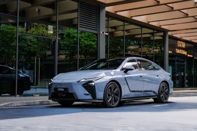 Lexus ES thế hệ mới ra mắt thị trường Việt Nam, giá từ 2,34 tỷ đồng