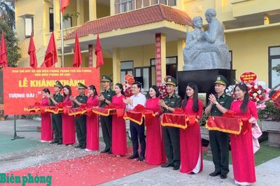 Bộ đội Biên phòng thành phố Hải Phòng khánh thành tượng đài 'Nghe lời non nước'