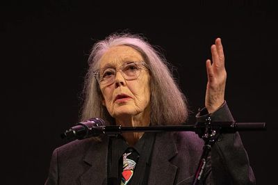 Nhà thơ Canada giành Nobel Văn học 2026 nhờ kết hợp văn học đương đại và cổ điển
