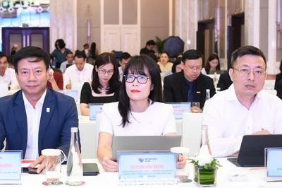 Đông đảo đại biểu, khách mời dự họp báo Ngày Thanh toán số Việt Nam 2026