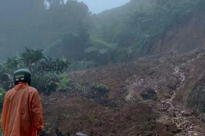Mưa lớn ở Đà Nẵng: Một người mất tích do lật ghe, xuất hiện sạt lở ở xã miền núi