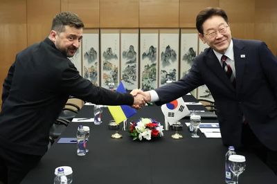 Hàn Quốc triệu hồi đại sứ sau tranh cãi với Ukraine về binh sĩ Triều Tiên