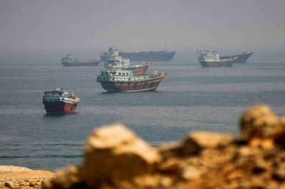 Iran siết Hormuz, dọa phong tỏa các tuyến vận tải 'bất hợp pháp'