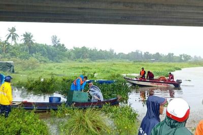Người đàn ông mất tích sau vụ lật ghe trên sông