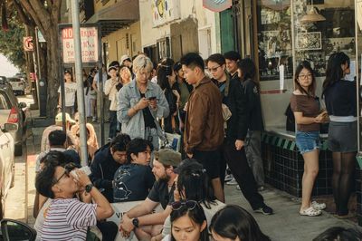 Món ăn vỉa hè Việt gây sốt ở Mỹ, khách Tây xếp hàng vài tiếng chờ thưởng thức