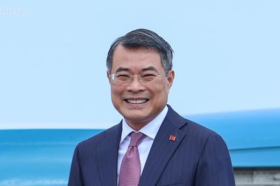 Thủ tướng lên đường thăm Lào và Campuchia