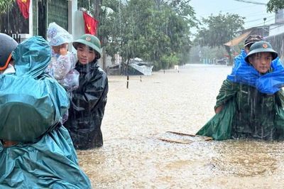 Đà Nẵng lập 5 tổ ứng phó mưa lũ, sẵn sàng xe thiết giáp lội nước