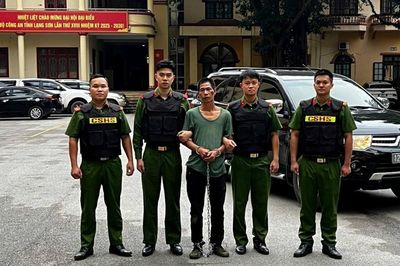 Bắt đối tượng truy nã đặc biệt nguy hiểm, thu giữ súng quân dụng và 12 viên đạn AK