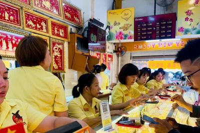 Giá vàng SJC sáng 8/10 tăng nhẹ, chênh lệnh mua - bán nới rộng thêm
