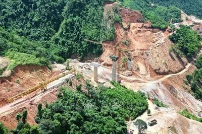 Vượt khó, tăng tốc thi công cao tốc Hòa Bình - Mộc Châu