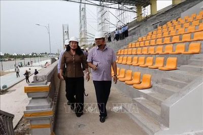 Khảo sát tiến độ Kè chống sạt lở bờ sông Láng Thé kết hợp khán đài đua Ghe Ngo