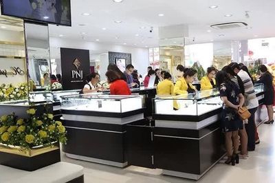 Em trai Chủ tịch PNJ 'xả' xong 9 triệu cổ phiếu, ước thu 220 tỷ đồng