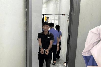 Đột nhập nhà, trộm điện thoại rồi xâm hại phụ nữ