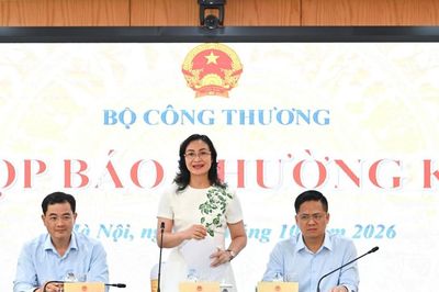 Trao quyền định giá xăng dầu cho doanh nghiệp gắn chặt với kiểm soát