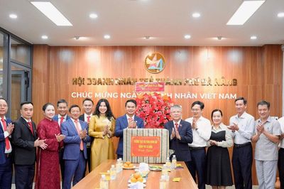 Chủ tịch HĐND thành phố Nguyễn Đức Dũng làm việc với Hội Doanh nhân trẻ Đà Nẵng