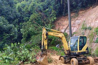 Tạm dừng tham quan tại bán đảo Sơn Trà
