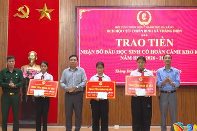 Hội Cựu chiến binh xã Thăng Điền nhận đỡ đầu 3 em học sinh khó khăn