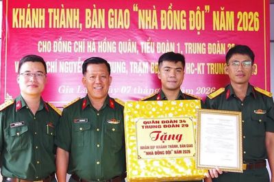 Trung đoàn Thông tin 29 bàn giao 2 “Nhà đồng đội”