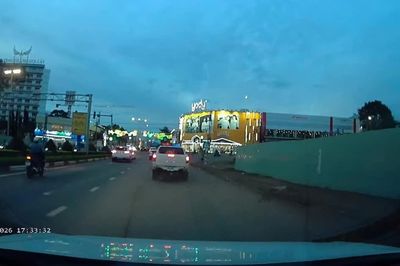 CSGT dẫn đường hơn 20 km đưa người bị tai nạn nặng đi cấp cứu