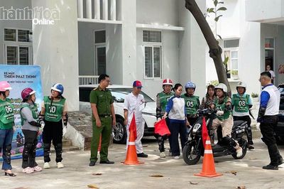 100 cán bộ, hội viên phụ nữ xã Cà Ná được tuyên truyền an toàn giao thông
