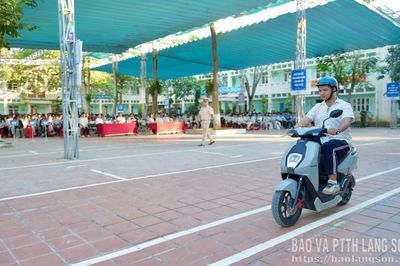 Hơn 1.400 người được tuyên truyền, phổ biến kiến thức pháp luật về trật tự, an toàn giao thông và hướng dẫn kỹ năng lái xe gắn máy an toàn