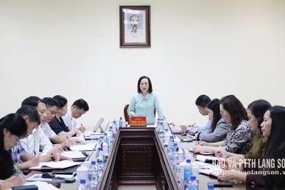 Đồng chí Phó Bí thư Tỉnh ủy, Chủ tịch HĐND tỉnh làm việc với Trường Chính trị Hoàng Văn Thụ