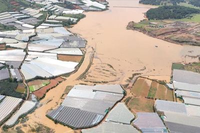 Không gian thoát lũ bị thu hẹp, thiệt hại gia tăng