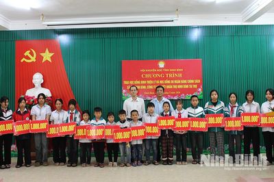Vận động, kết nối nguồn lực chăm lo cho học sinh nghèo, học sinh có hoàn cảnh khó khăn