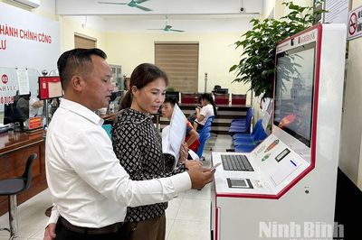 Chuyển đổi số ở cơ sở- Khi người dân là trung tâm