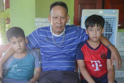 Mẹ mất vì tai nạn, hai con thơ nương nhờ ông ngoại