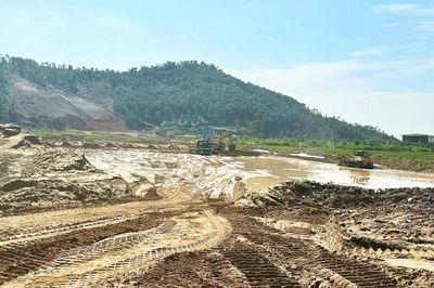 Cao tốc Vinh - Thanh Thủy: Tháo 'nút thắt' bãi đổ thải để đảm bảo tiến độ