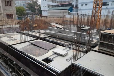 Cốp pha composite kết hợp sườn thép 'mở hướng' thi công nhà nhiều tầng
