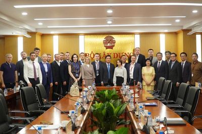 Bộ Xây dựng Việt Nam và đoàn cán bộ Liên bang Nga tăng cường hợp tác xây dựng, giao thông