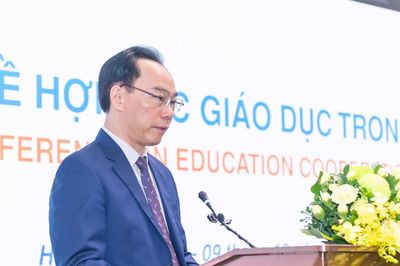 Bộ trưởng Hoàng Minh Sơn: 'Giá trị của công nghệ nằm ở việc giúp người học tiến bộ hơn'